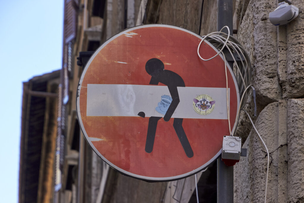 Kapitel 17 - Unbekannte Schönheit, Straßenschild Rom